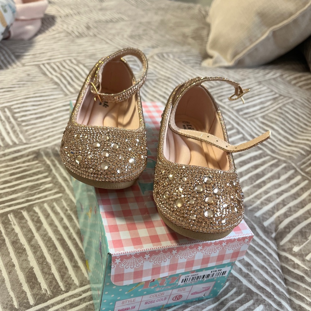 Elegant Gold Kids Shoes with Pearl Detailing